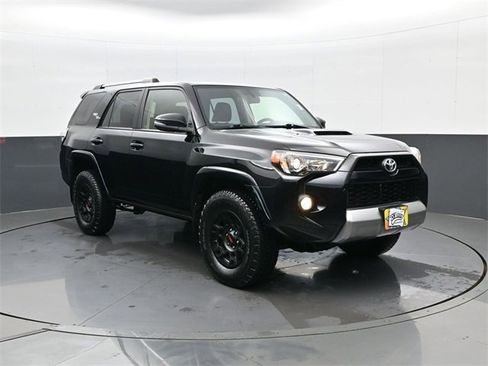 Used 2018 Toyota 4Runner TRD Off-Road Premium image 3