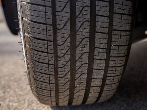 Used 2023 BMW 530e xDrive w/ Premium Package image 5