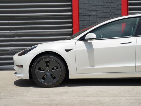 Used 2023 Tesla Model 3 Standard Range RWD image 8