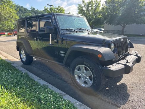 Used 2016 Jeep Wrangler Unlimited Sport w/ Quick Order Package 24S AWD/4WD image 3