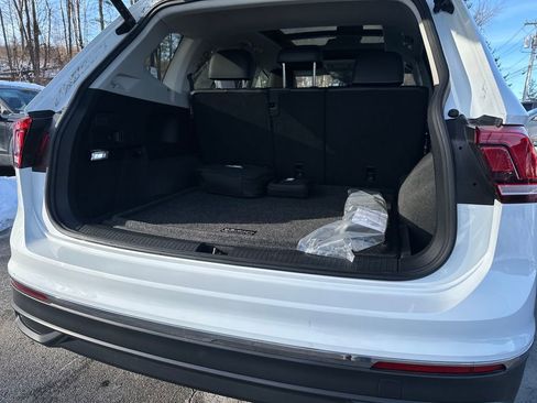 Used 2022 Volkswagen Tiguan SE image 15