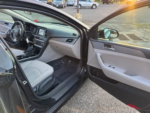 Used 2018 Hyundai Sonata SE FWD image 17