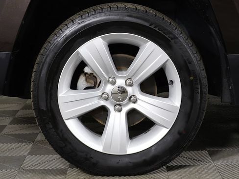 Used 2014 Jeep Patriot Latitude AWD/4WD image 18