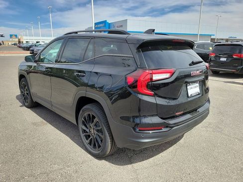 New 2024 GMC Terrain SLT w/ Infotainment Package II AWD/4WD image 7