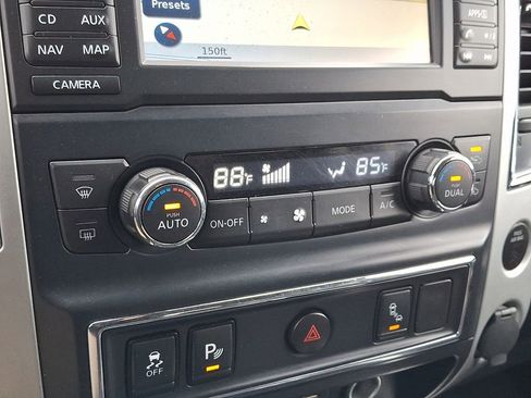 Used 2017 Nissan Titan SV image 16