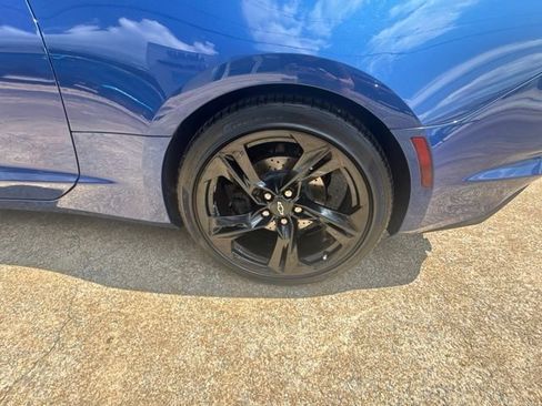 Used 2020 Chevrolet Camaro LT RWD image 9