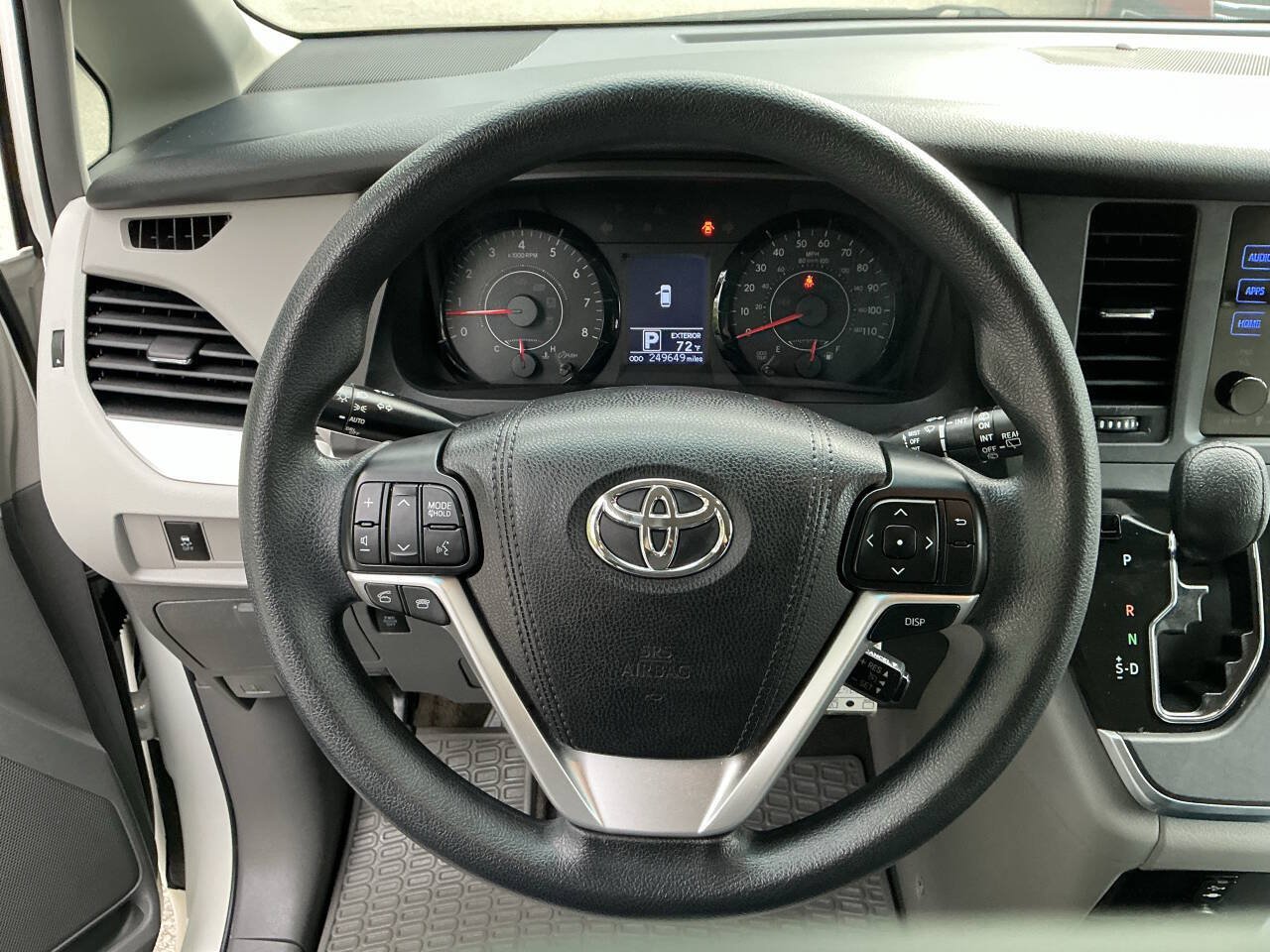 Used 2017 Toyota Sienna LE FWD image 34