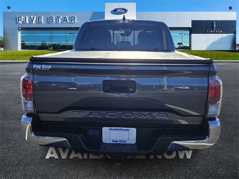 Used 2022 Toyota Tacoma TRD Off-Road image 6
