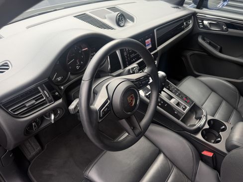 Used 2025 Porsche Macan AWD/4WD image 4