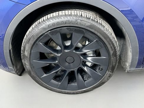 Used 2022 Tesla Model Y Long Range AWD/4WD image 31