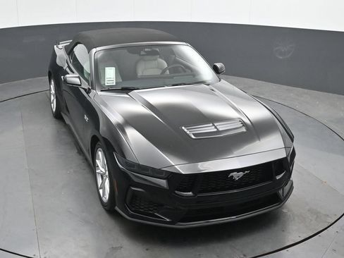 Used 2025 Ford Mustang GT Premium RWD image 33