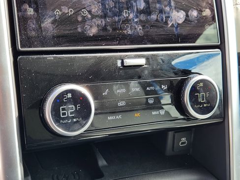 Used 2025 Land Rover Discovery S image 20