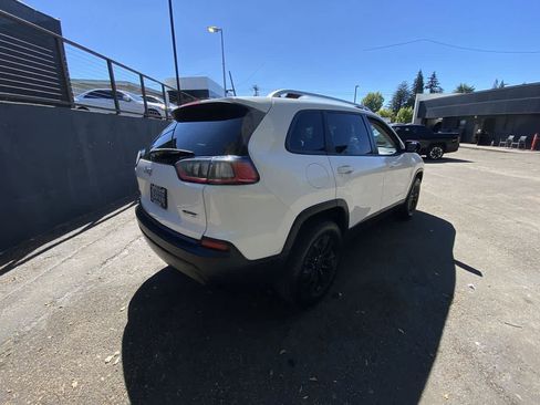 Used 2020 Jeep Cherokee Latitude w/ Cold Weather Group AWD/4WD image 6