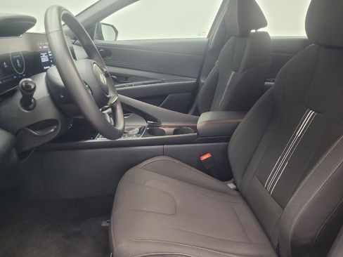 Used 2025 Hyundai Elantra SEL FWD image 17