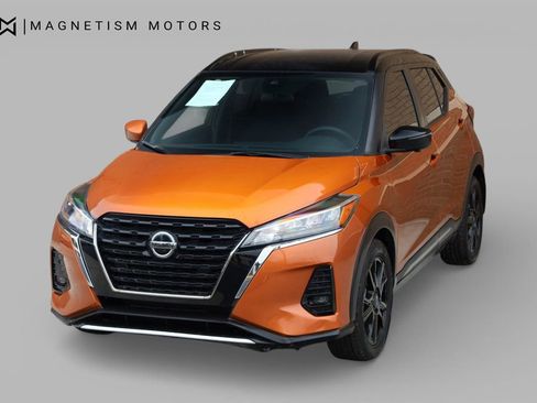 Used 2023 Nissan Kicks SR image 3