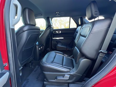 Used 2020 Ford Explorer XLT w/ Equipment Group 202A image 18