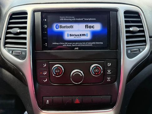 Used 2013 Jeep Grand Cherokee Laredo AWD/4WD image 25