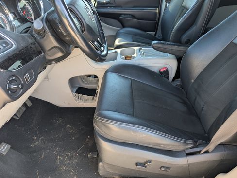 Used 2019 Dodge Grand Caravan SXT image 6