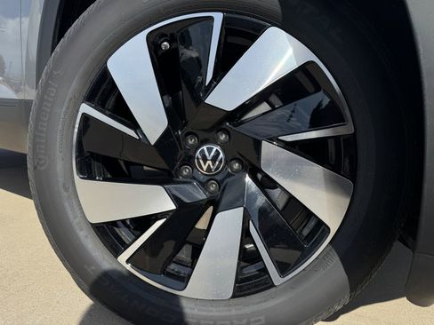 New 2026 Volkswagen Atlas Cross Sport SE FWD image 11