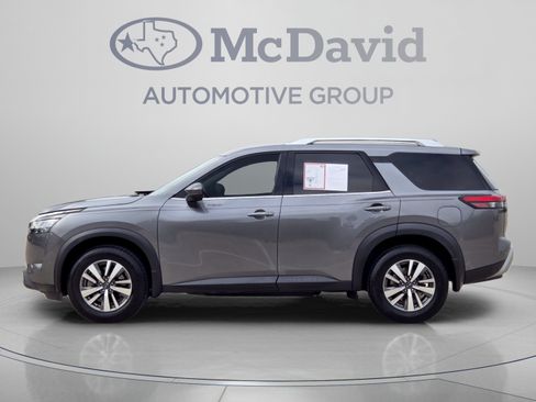 Used 2023 Nissan Pathfinder SL AWD/4WD image 2