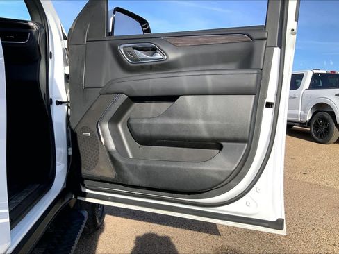 Used 2024 Chevrolet Tahoe Z71 w/ Luxury Package image 22