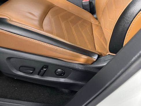 Used 2024 Nissan Pathfinder Platinum w/ Black Appearance Package image 22