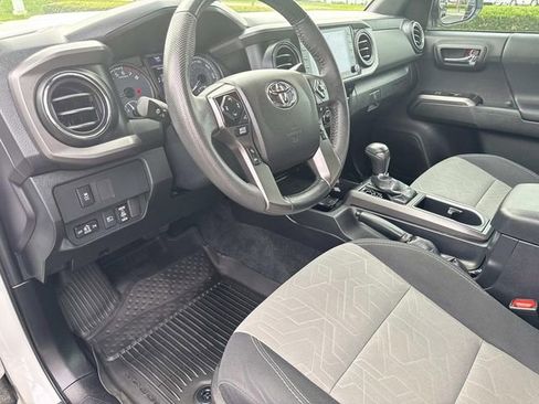 Used 2021 Toyota Tacoma TRD Sport w/ Technology Package image 17