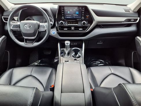 Used 2022 Toyota Highlander XLE image 13