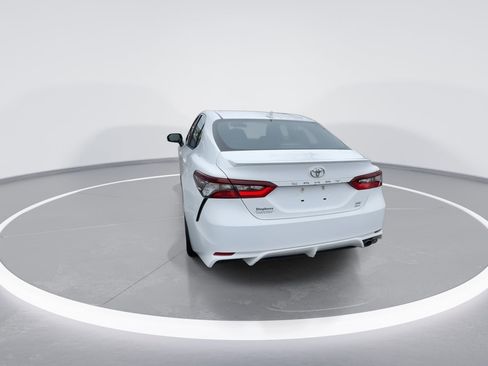 Used 2021 Toyota Camry SE w/ Cold Weather Package image 16