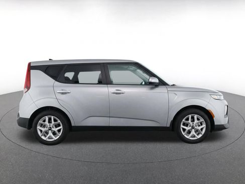 Used 2025 Kia Soul LX w/ LX Technology Package FWD image 14