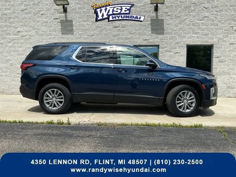 Used 2023 Chevrolet Traverse LT FWD image 7