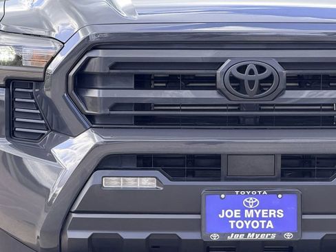 Used 2025 Toyota Tacoma SR5 AWD/4WD image 5