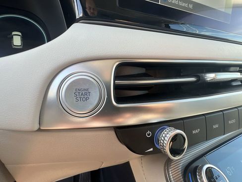 Used 2024 Hyundai Palisade Calligraphy image 17