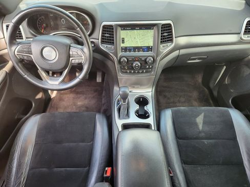 Used 2018 Jeep Grand Cherokee Altitude AWD/4WD image 10