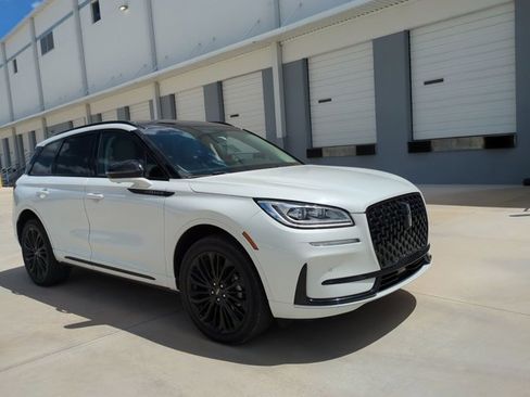 Used 2023 Lincoln Corsair Reserve w/ Equipment Group 201A FWD image 3