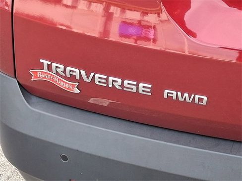 Used 2023 Chevrolet Traverse LT image 28