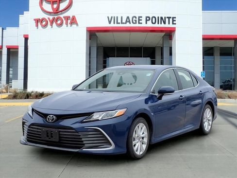 Used 2024 Toyota Camry LE image 1