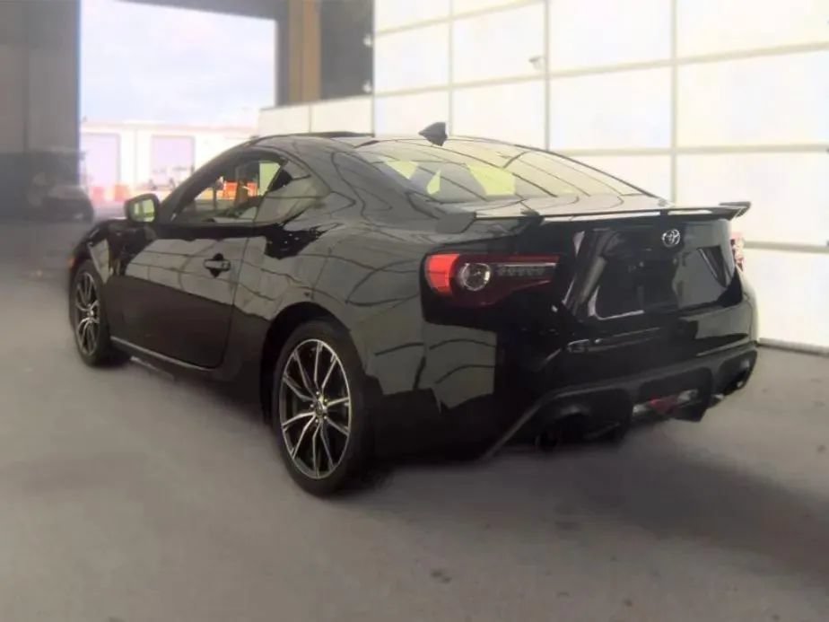 Used 2020 Toyota 86 RWD image 6