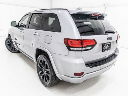 Used 2018 Jeep Grand Cherokee Altitude RWD image 6