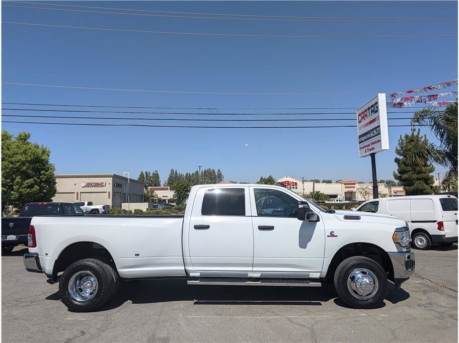 Used 2024 RAM 3500 Tradesman w/ Chrome Appearance Group AWD/4WD image 4
