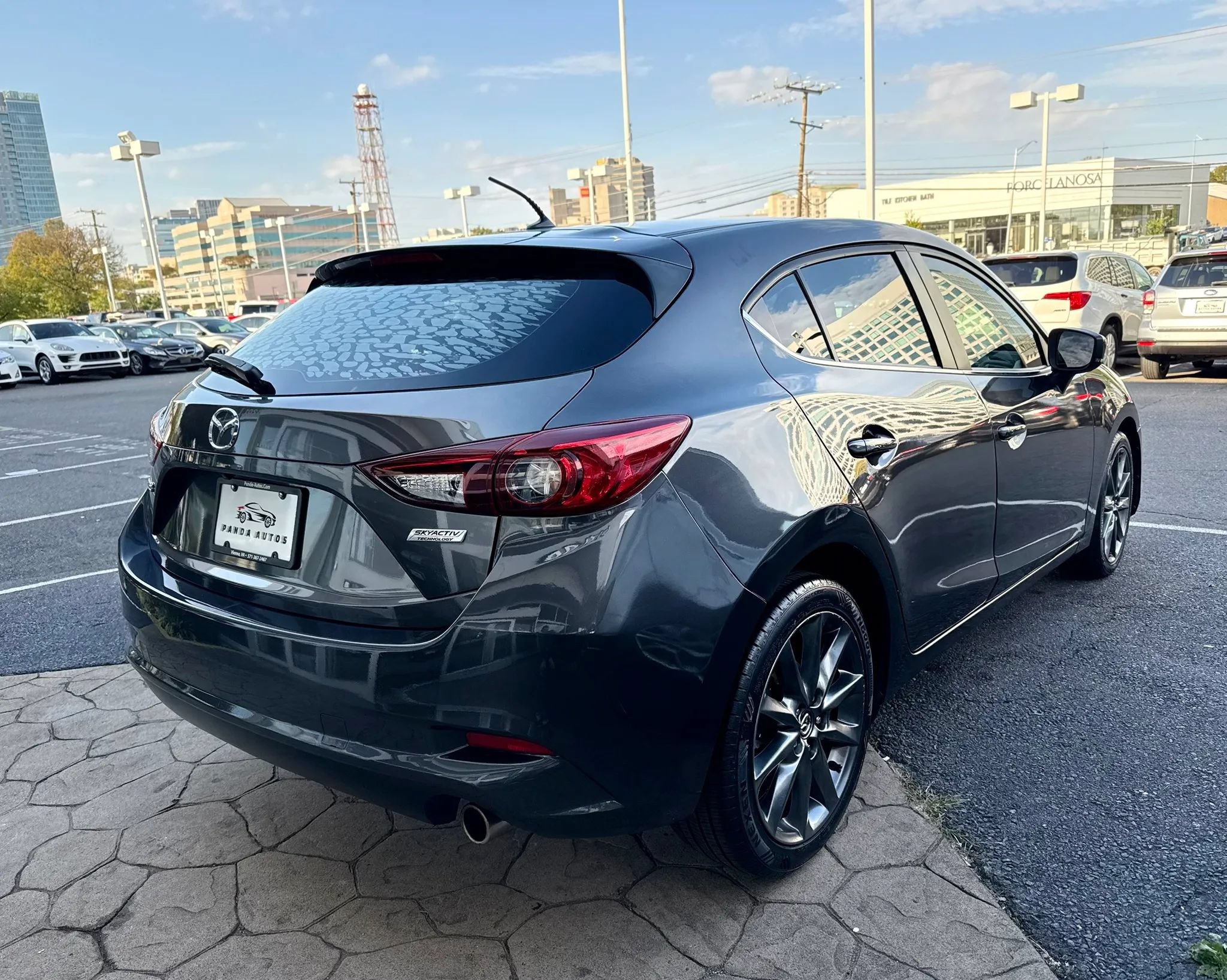 Used 2018 MAZDA MAZDA3 Touring FWD image 7