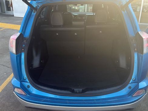 Used 2016 Toyota RAV4 SE image 8