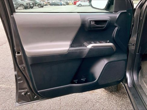 Used 2019 Toyota Tacoma SR5 image 21