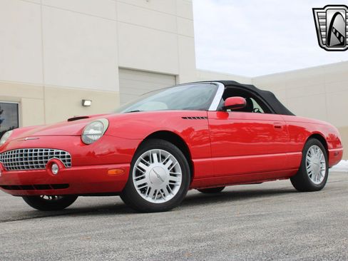 Used 2002 Ford Thunderbird image 2