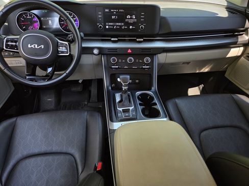 Used 2023 Kia Carnival LX FWD image 8