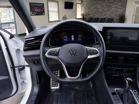 Used 2025 Volkswagen Jetta Sport FWD image 7