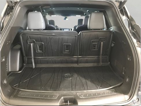 Certified 2024 Buick Enclave Essence w/ Sport Touring Edition image 13