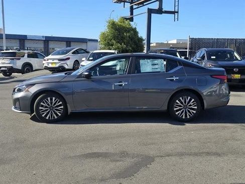 New 2025 Nissan Altima 2.5 SV image 25