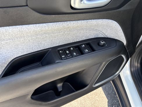 Used 2024 Jeep Compass Latitude image 16