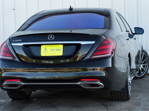 Used 2018 Mercedes-Benz S 560 Sedan w/ AMG Line Exterior image 4